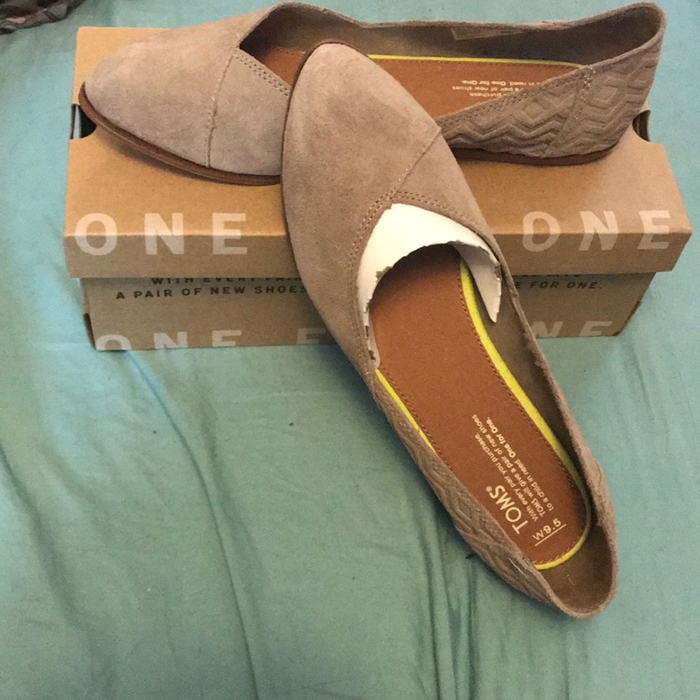 New, never worn, with box Toms Jutti Flats